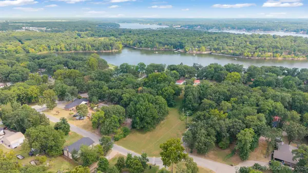 Moffatt Street, Grove, OK 74344