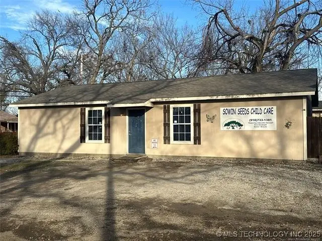 222 E Young Street, Morris, OK 74445 - Image #1