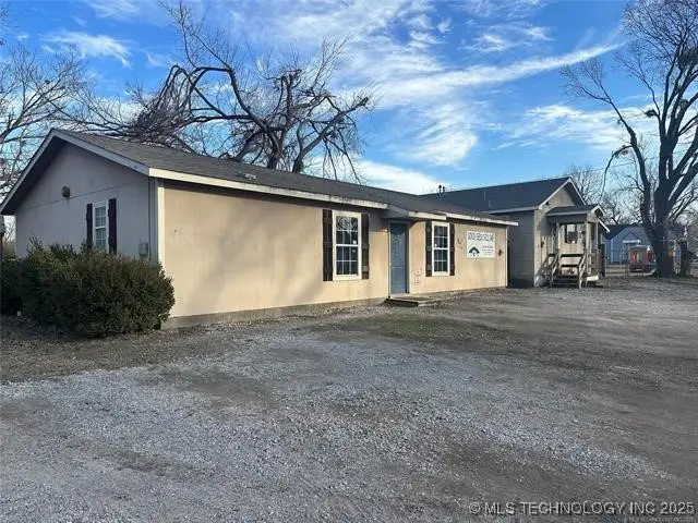 222 E Young Street, Morris, OK 74445 - Image #2