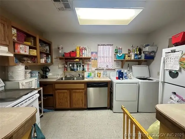 222 E Young Street, Morris, OK 74445 - Image #3