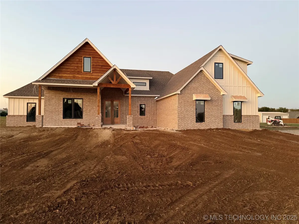 956 Blue Bird Lane, Pryor, OK 74361 - Image #1