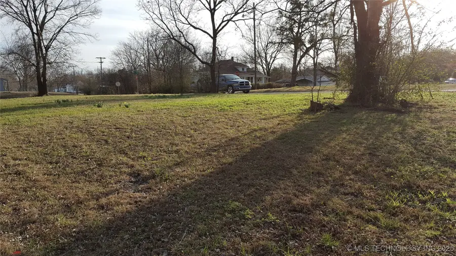 202 E John Street, Henryetta, OK 74437 - Image #3