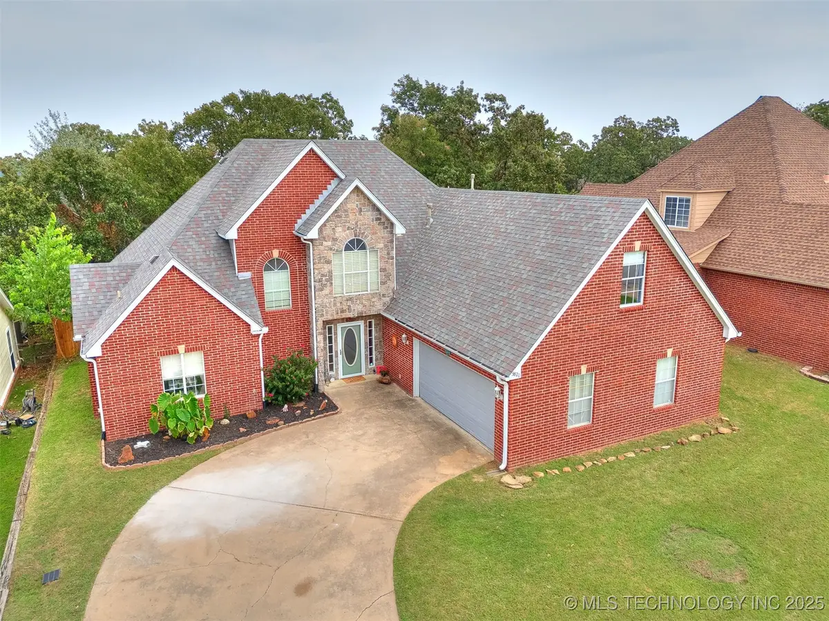 3821 S Rolling Oaks Drive, Tulsa, OK 74107 - Image #1