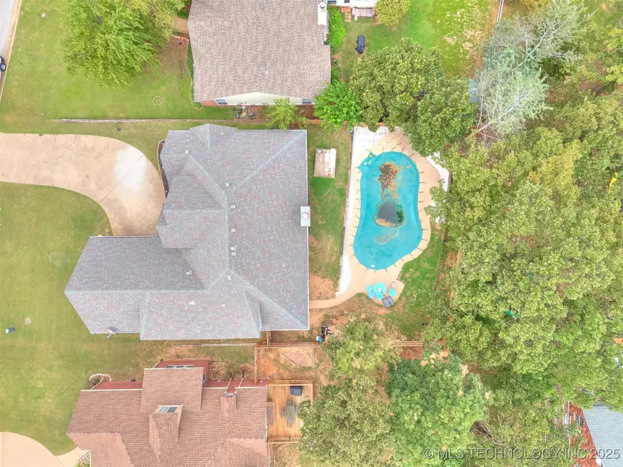 3821 S Rolling Oaks Drive, Tulsa, OK 74107 - Image #2