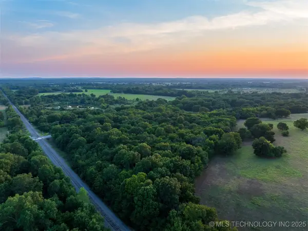 12 E 90th Street N, Wagoner, OK 74467