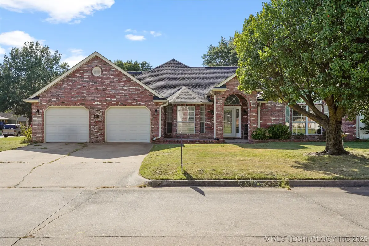 312 Roosevelt Avenue, Wagoner, OK 74467 - Image #1