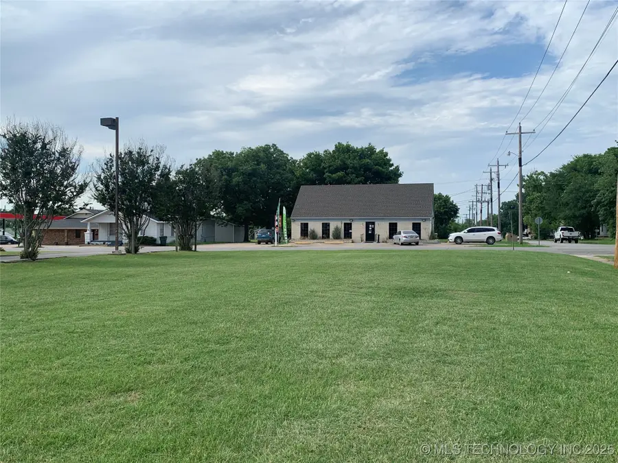 1024 E 6th Street, Okmulgee, OK 74447 - Image #2