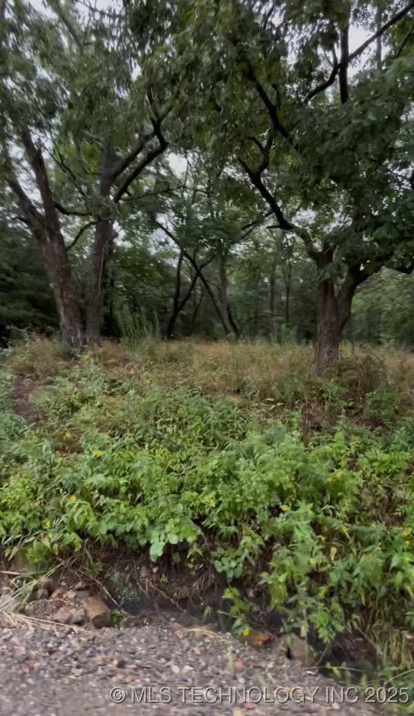 1 N Shoreline Drive, Hulbert, OK 74441