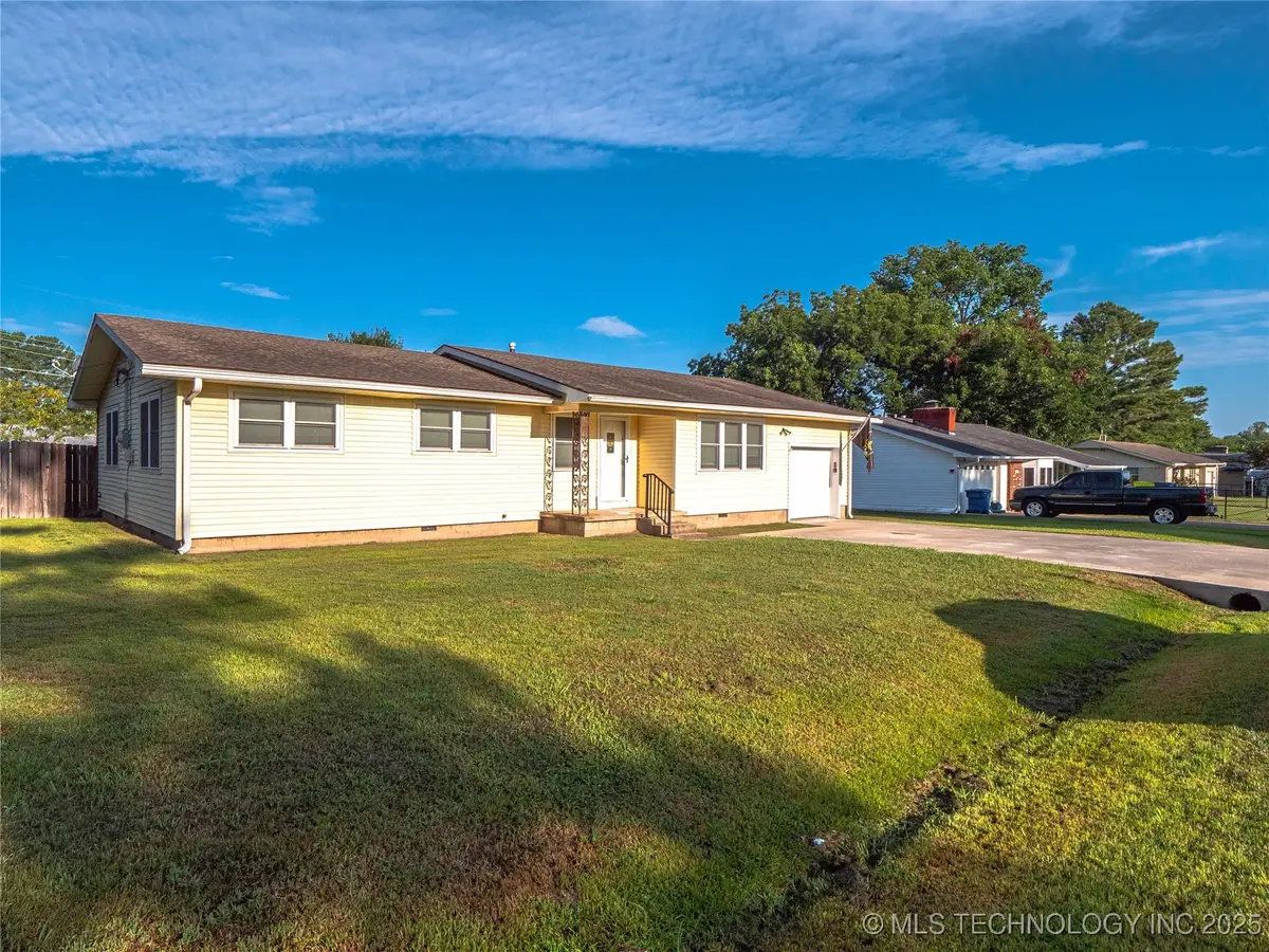 126 S Walnut Avenue, Hartshorne, OK 74547 - Image #1