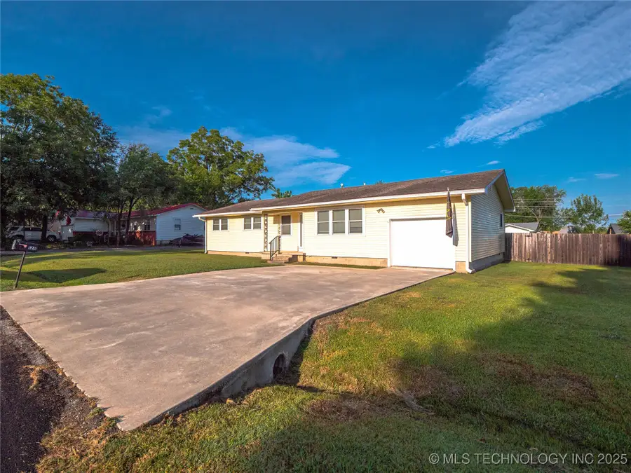 126 S Walnut Avenue, Hartshorne, OK 74547 - Image #2