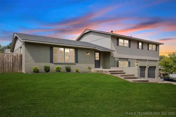 1063 Rolling Meadows Court, Bartlesville, OK 74006