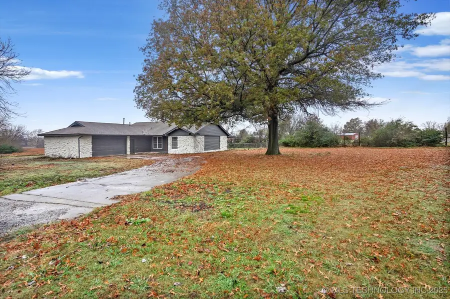 15002 E Winding Creek Drive, Collinsville, OK 74021 - Image #2
