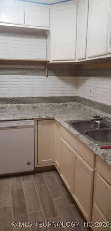 3129 N Lansing Place E, Tulsa, OK 74106 - Image #2