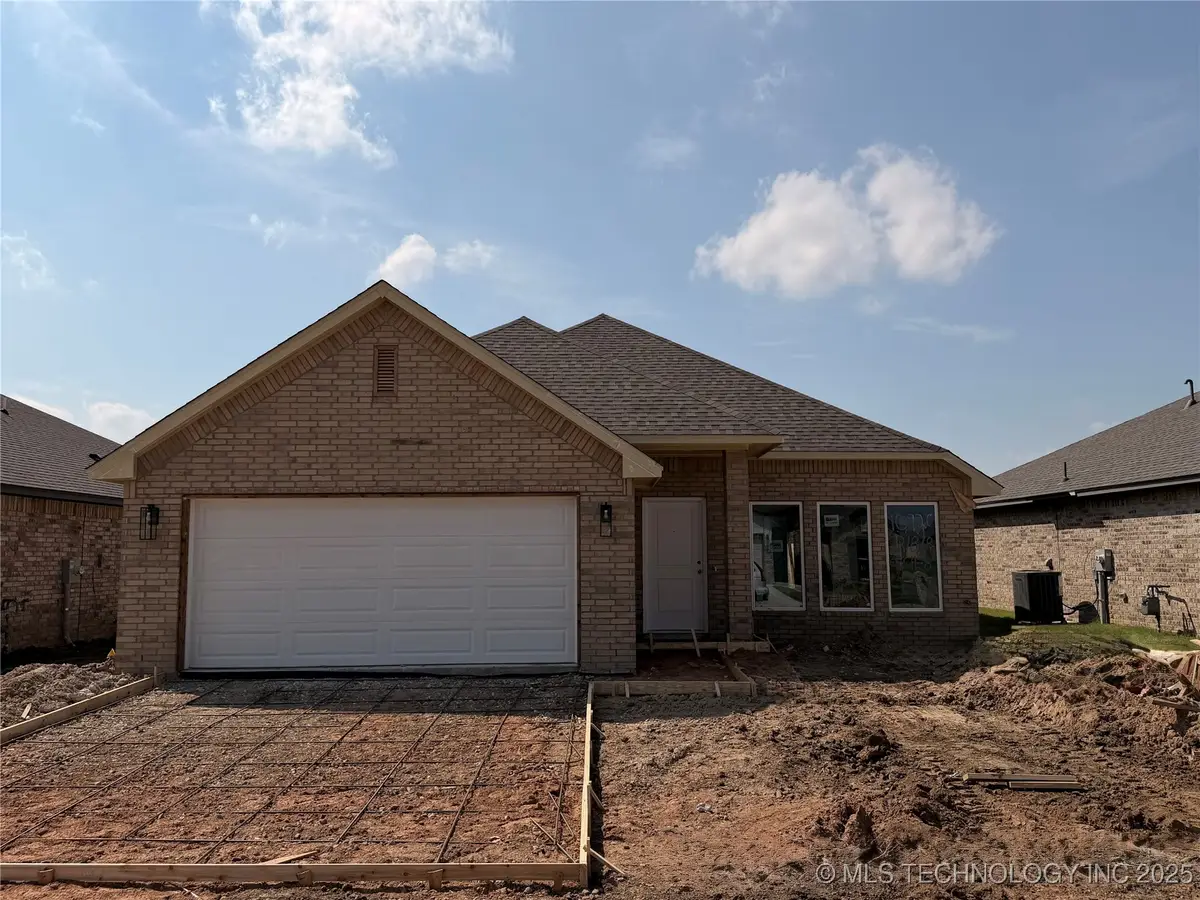 10920 S 271st East Avenue, Coweta, OK 74429 - Image #1