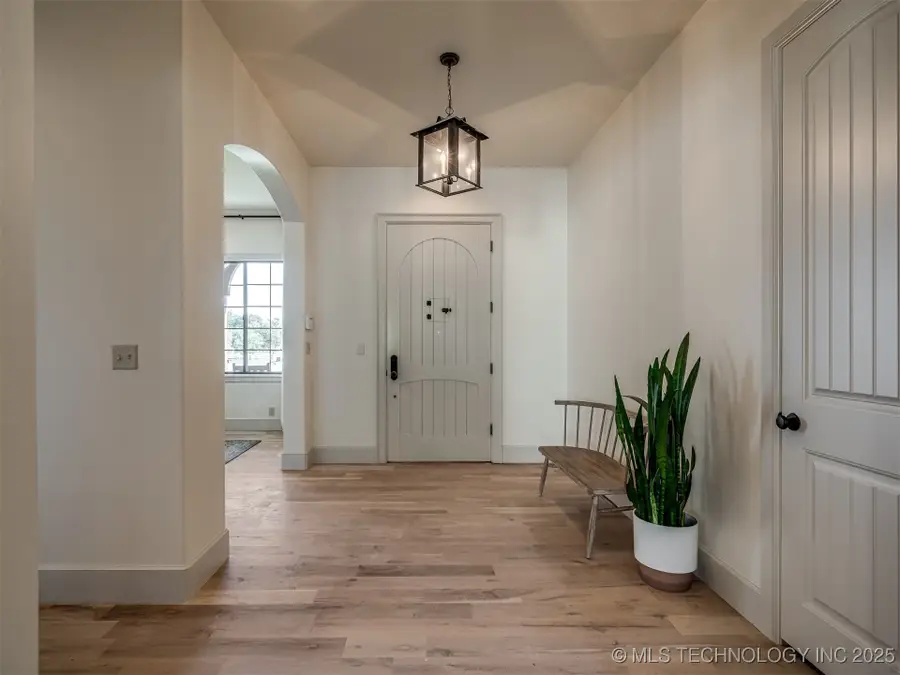 18038 S 27th East Avenue, Mounds, OK 74047 - Image #3