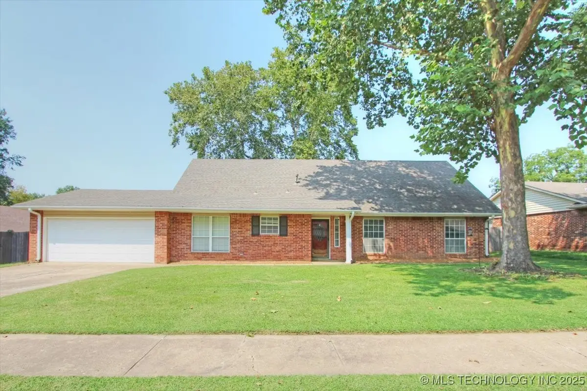 2408 Chapel Hill Court, Bartlesville, OK 74006 - Image #1