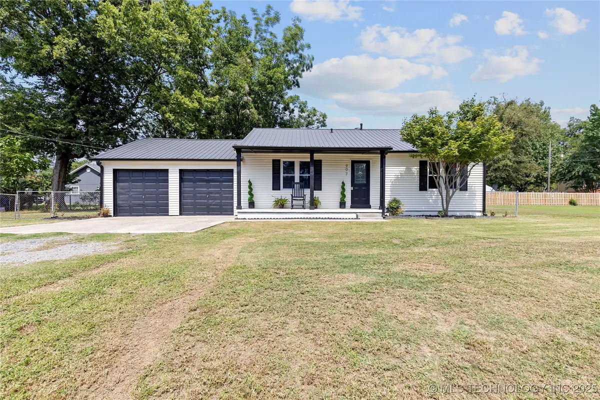 907 SE 4th Street, Wagoner, OK 74467 - #1