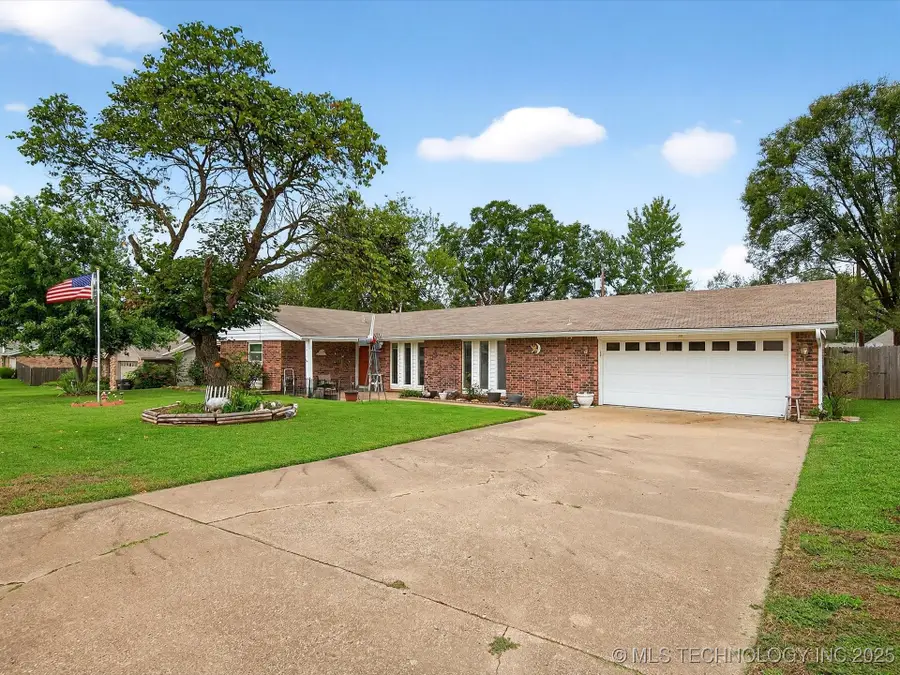 4910 Rolling Meadows Road, Bartlesville, OK 74006 - Image #2