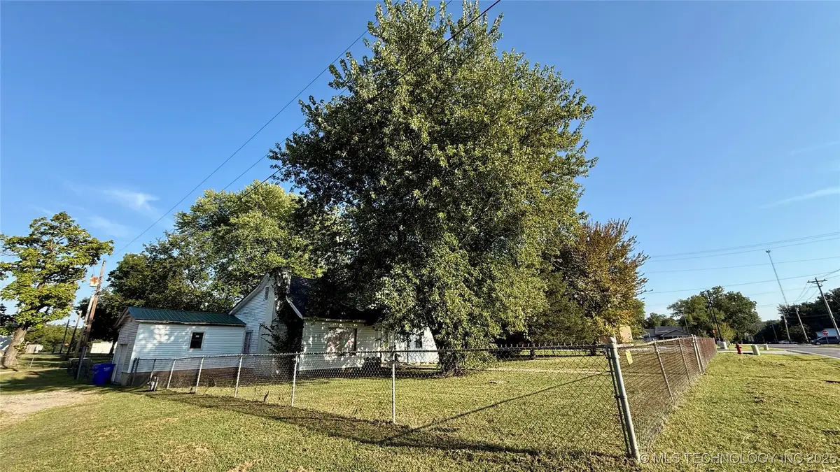 210 N Birch Street, Hulbert, OK 74441 - Image #1