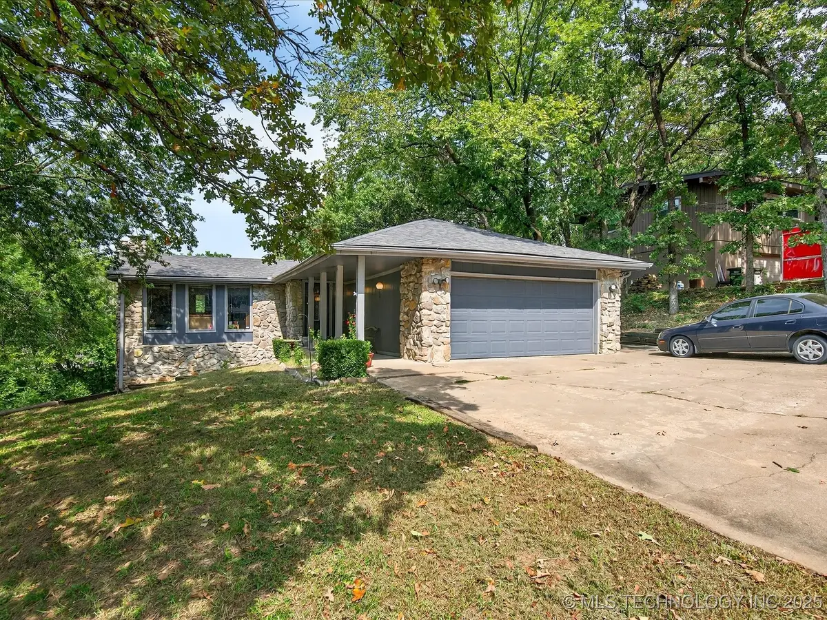 1329 Oakdale Drive, Bartlesville, OK 74006 - Image #1
