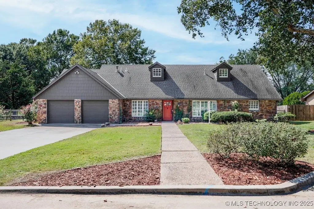925 SE Paddock Court, Bartlesville, OK 74006 - Image #1