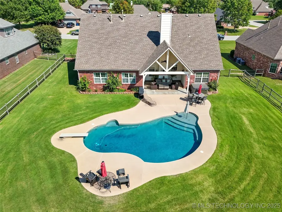 16412 S Irvington Avenue, Bixby, OK 74008 - Image #2