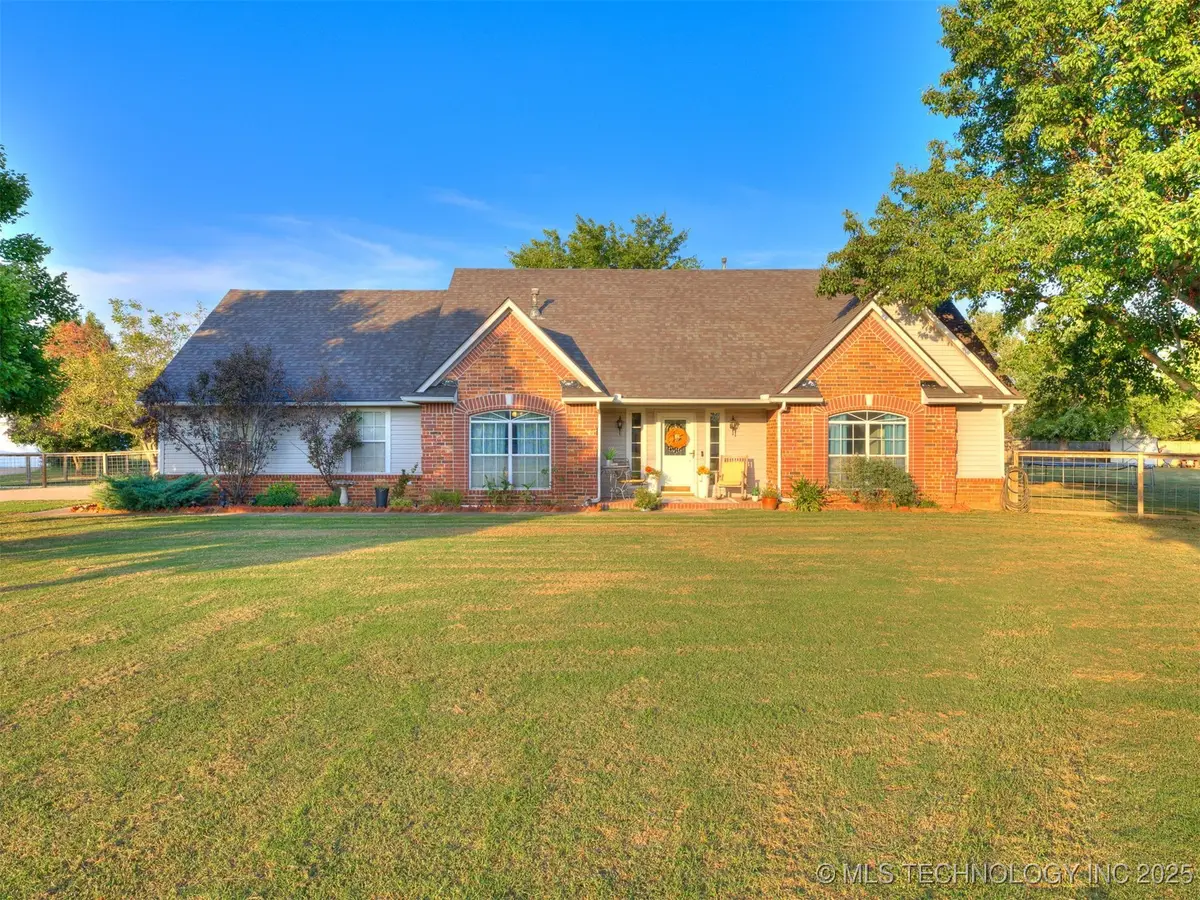 24875 S Meadow Ridge Road, Claremore, OK 74019 - Image #1
