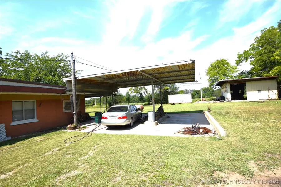 319 E Oak Street, Stilwell, OK 74960 - Image #2
