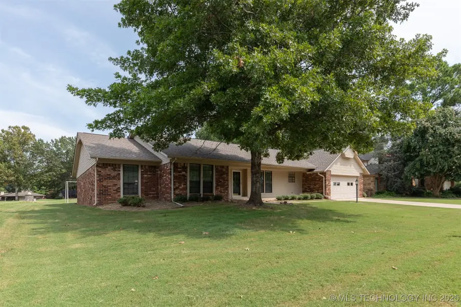 834 Lynwood Lane, Broken Arrow, OK 74011 - Image #2
