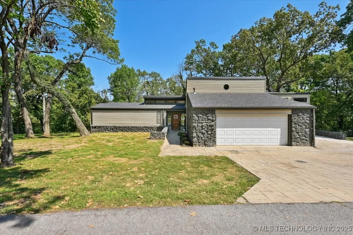 9705 E Redbud Street, Claremore, OK 74017 - Image #1