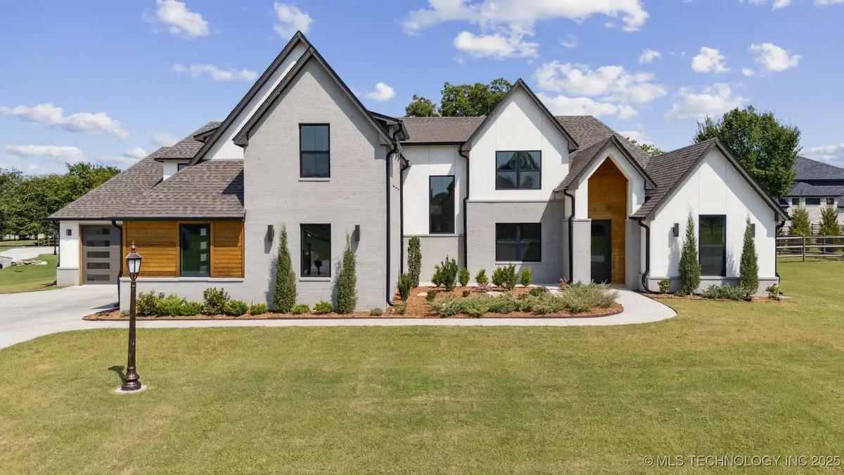 6543 N Blue Sage Drive, Owasso, OK 74055 - Image #1