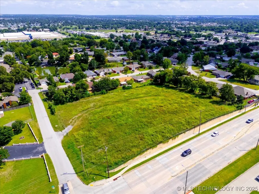 2215 S Memorial Drive, Tulsa, OK 74129 - Image #2