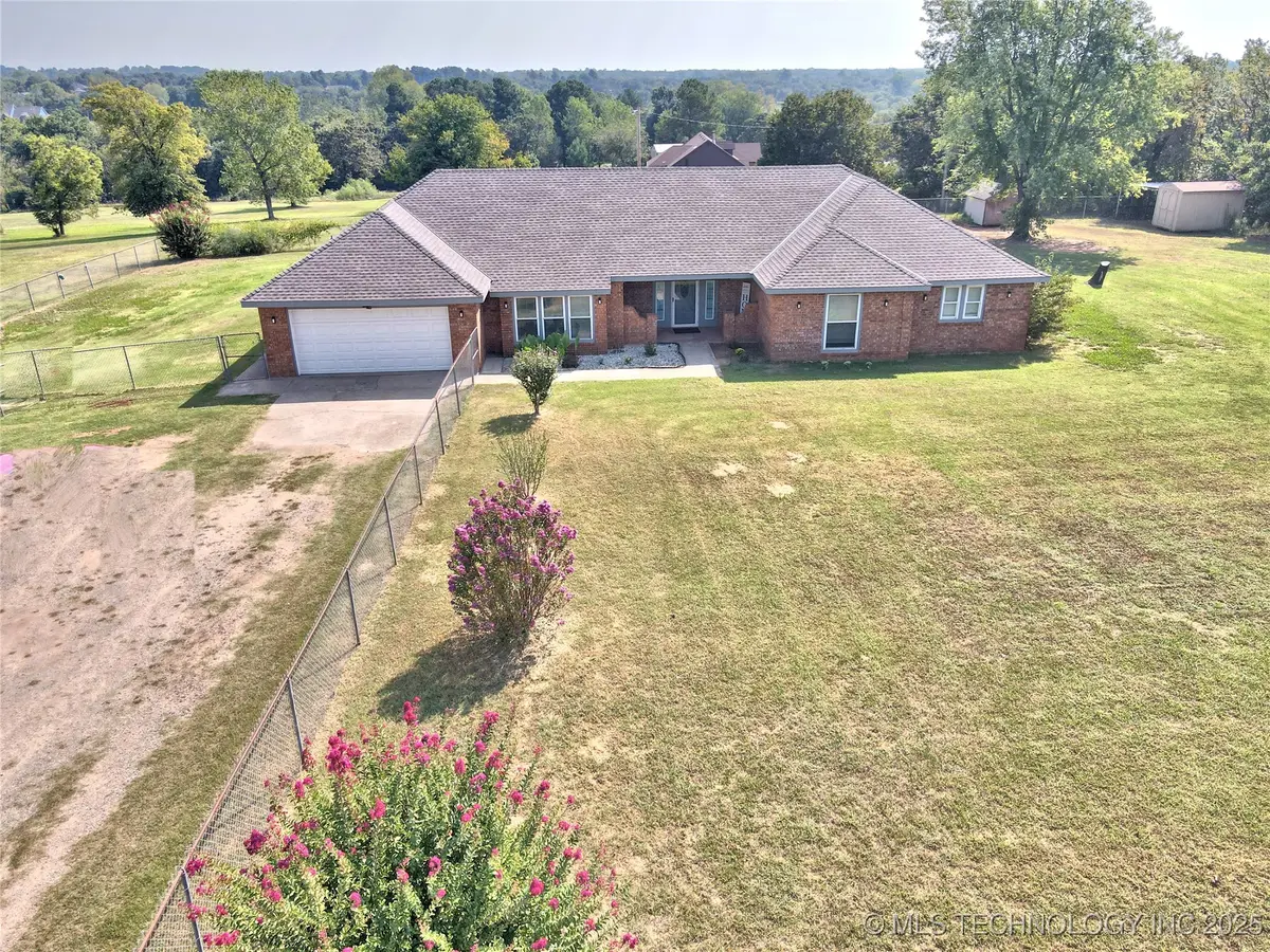 18725 Red Oak Drive, Newalla, OK 74857 - Image #1