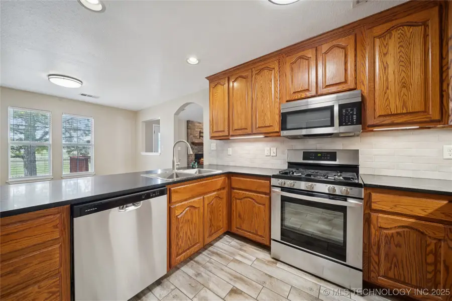 3306 S Springtree Lane, Sand Springs, OK 74063 - Image #3