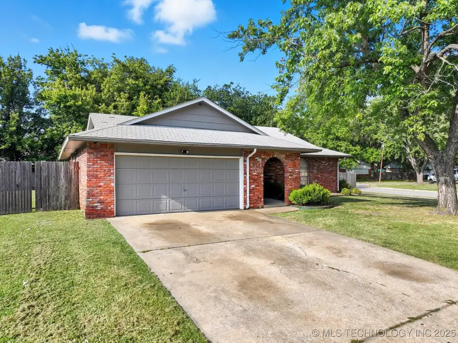 10025 E 33rd Place, Tulsa, OK 74146 - Image #2