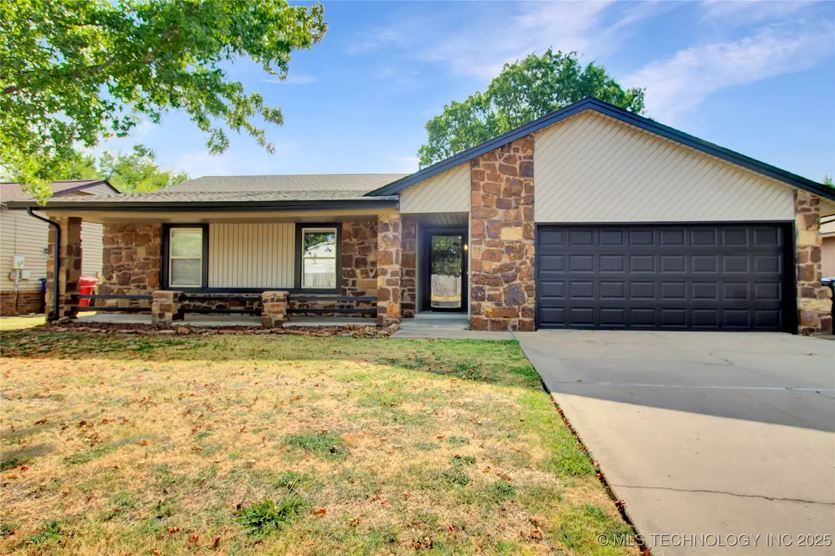 8214 N 122nd East Avenue, Owasso, OK 74055 - Image #1