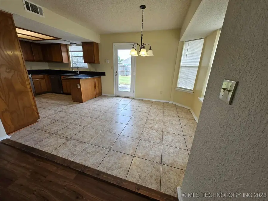 11021 E 119th Street, Collinsville, OK 74021 - Image #2