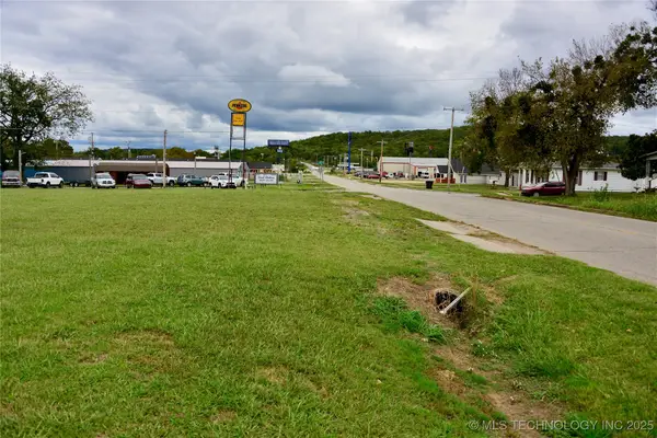 512 E Trudgeon Street, Henryetta, OK 74437