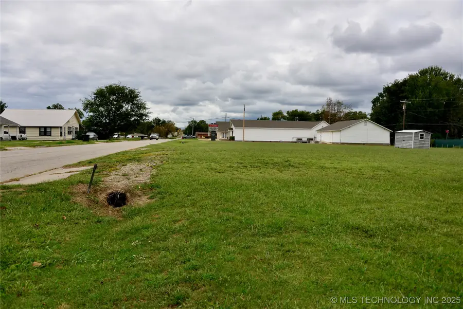 512 E Trudgeon Street, Henryetta, OK 74437 - Image #2