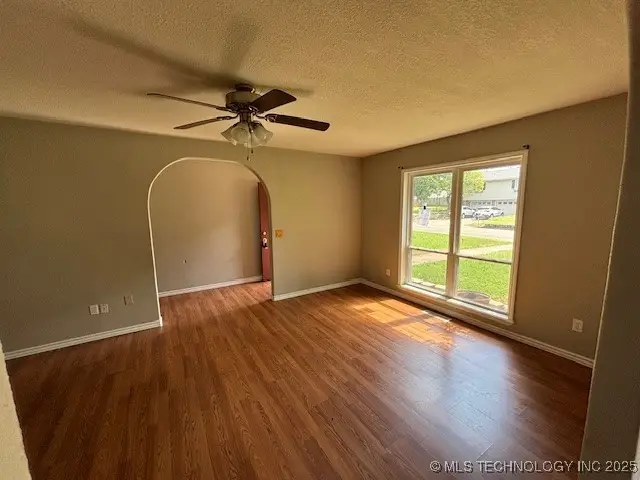 711 E Lucy Avenue, Sallisaw, OK 74955 - Image #3