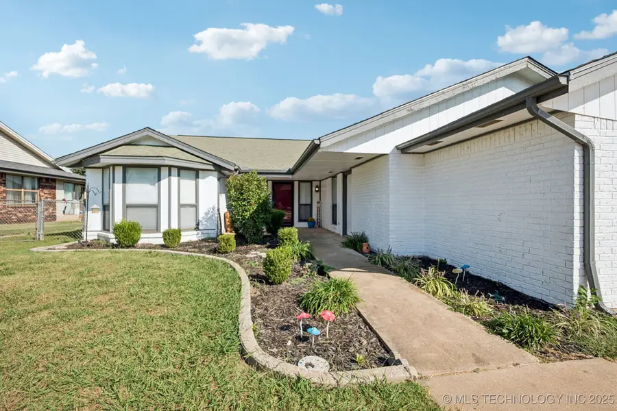 704 S Timberridge Drive, Cushing, OK 74023 - Image #2