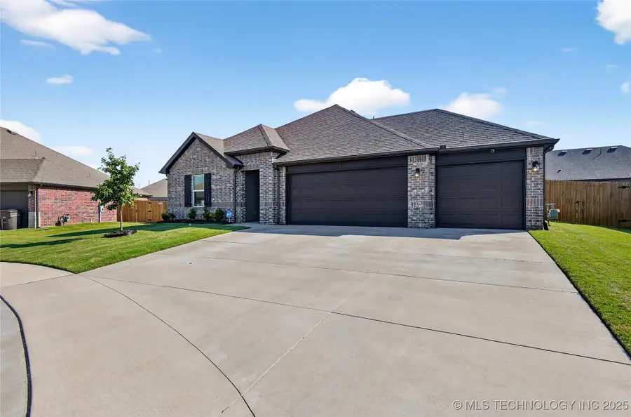 1512 Foxtail Park Lane, Bartlesville, OK 74006 - Image #2