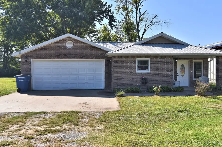 213 E Main Street, Chouteau, OK 74337 - Image #3