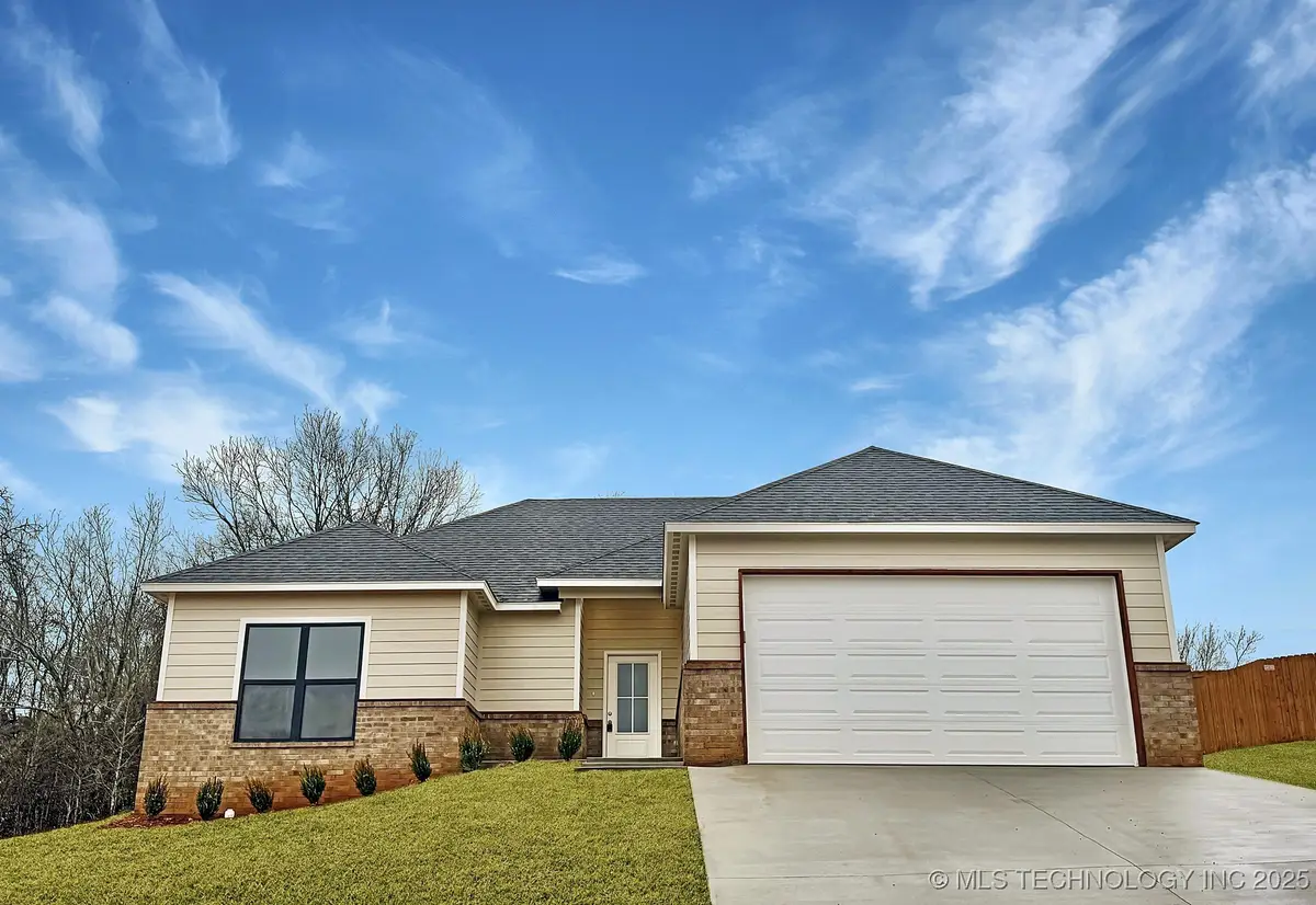 824 E Harlan Drive, Tahlequah, OK 74464 - Image #1