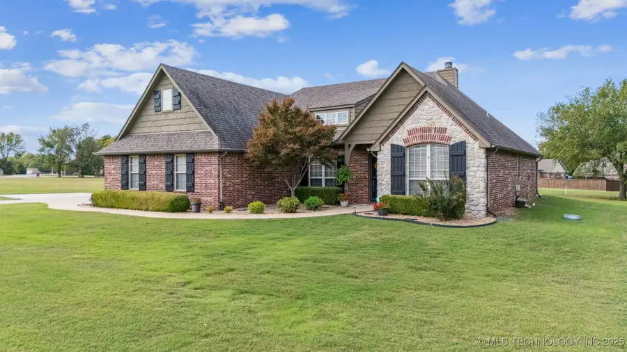 34 Woodcreek Lane, Pryor, OK 74361 - Image #2
