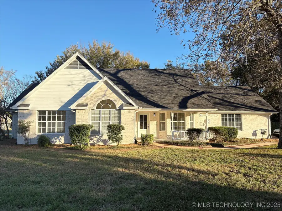 114 N Henderson Street, Caddo, OK 74729 - #2