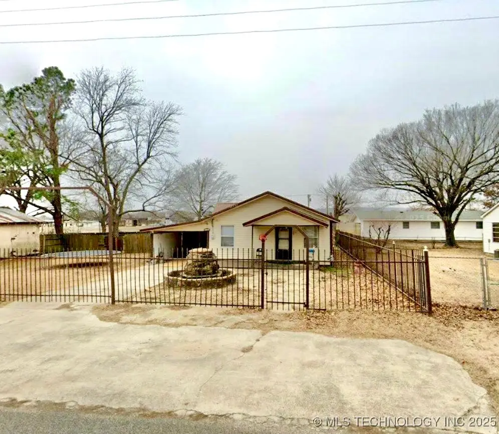 1004 1st Avenue, Warner, OK 74469 - Image #1