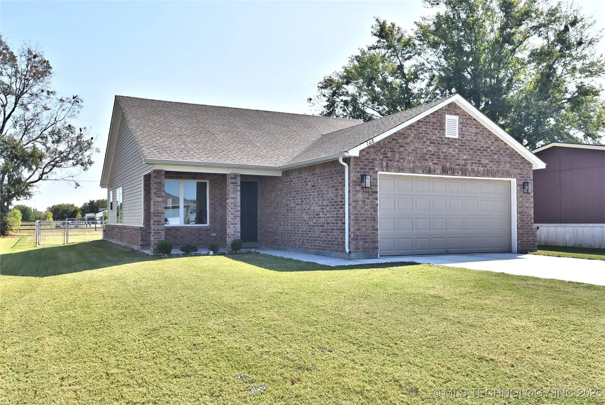 708 Redbud Avenue, Beggs, OK 74421 - Image #1
