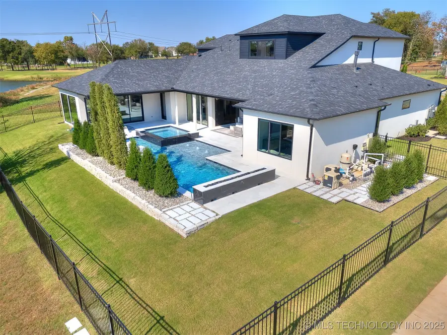 8707 E Elgin Street, Broken Arrow, OK 74014 - #2