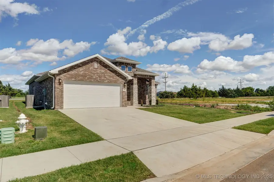2064 E 129th Place S, Jenks, OK 74037 - Image #2